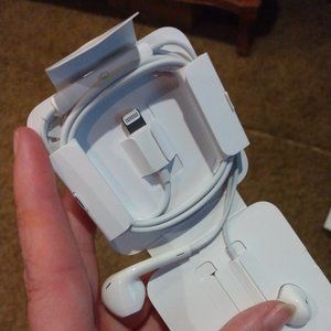 Apple Earpods Wired Headphones Mic  Headphone Plug White Earbuds